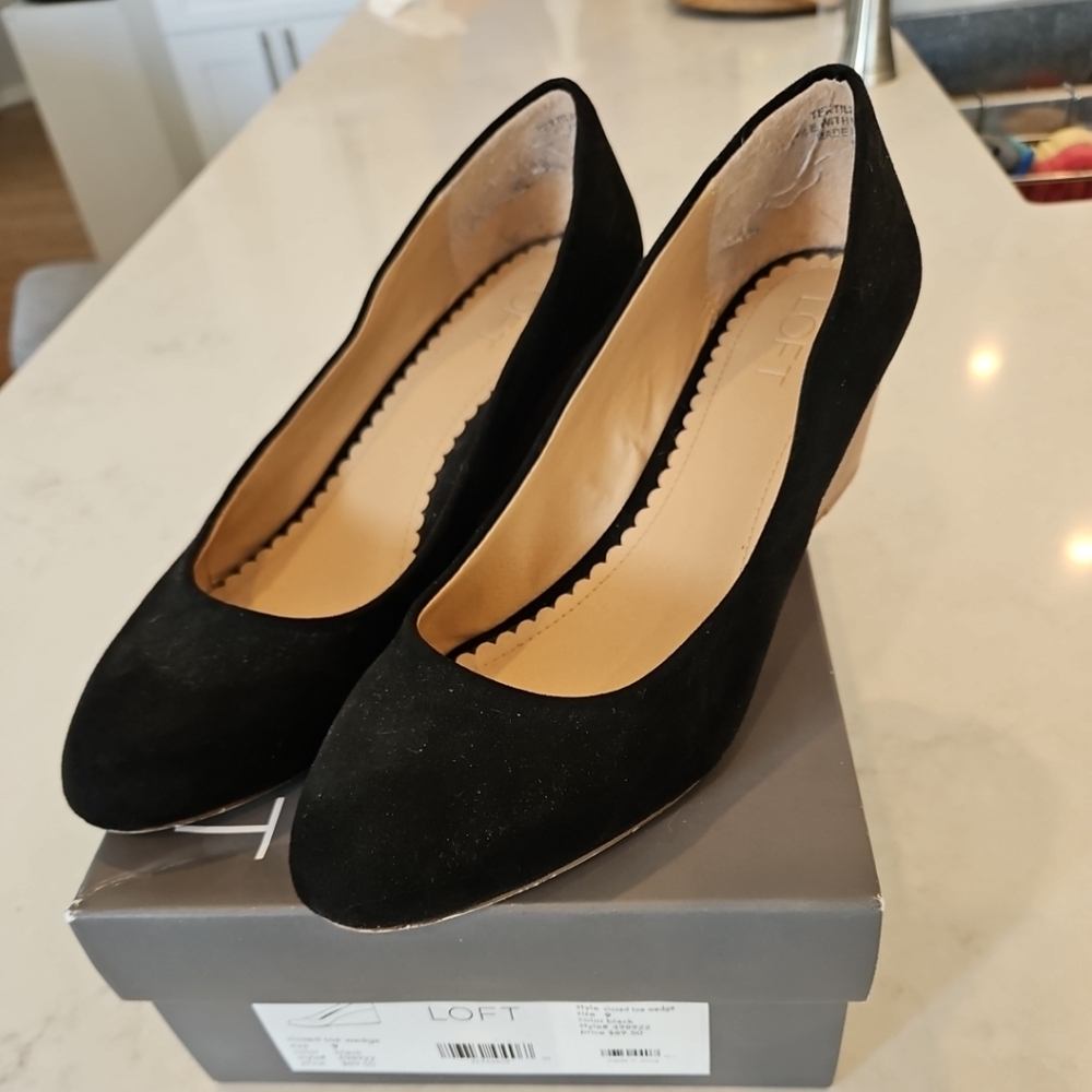 Anne Taylor LOFT Womens Black Faux Suede Wedge Heel Size 9M